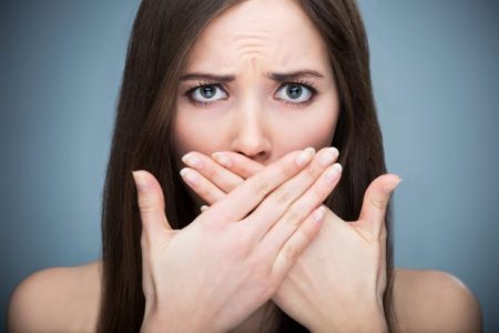 Bọc răng sứ có bị hôi miệng không? Nguyên nhân và cách khắc phục 1