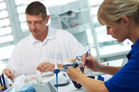 Trồng răng sứ vĩnh viễn giá bao nhiêu là hợp lý? 2 Trồng răng sứ vĩnh viễn giá bao nhiêu là hợp lý? 2
