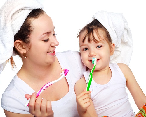 Chảy máu chân răng ở trẻ em có sao không?2 Chảy máu chân răng ở trẻ em có sao không?2