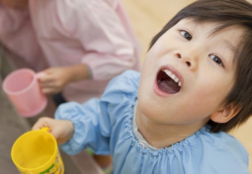 Chảy máu chân răng ở trẻ em có sao không?3 Chảy máu chân răng ở trẻ em có sao không?3