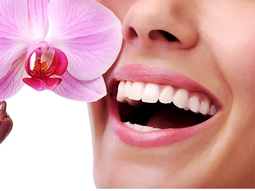 Thực hiện bọc răng sứ cho 2 răng cửa thẩm mỹ cao 4 Thực hiện bọc răng sứ cho 2 răng cửa thẩm mỹ cao 4