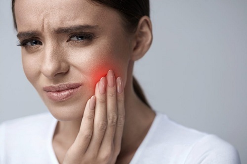 Niềng răng bị lòi chân răng - Bác sĩ nói gì về vấn đề này? 1 Niềng răng bị lòi chân răng - Bác sĩ nói gì về vấn đề này? 1