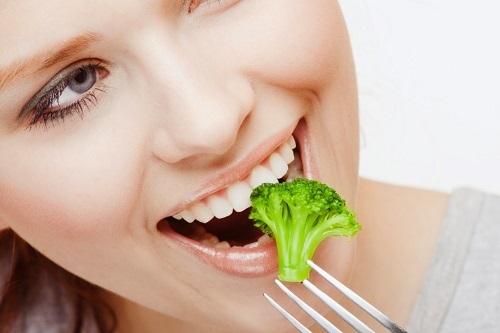 Làm răng sứ phải kiêng gì để có hàm răng đẹp thẩm mỹ 2 Làm răng sứ phải kiêng gì để có hàm răng đẹp thẩm mỹ 2