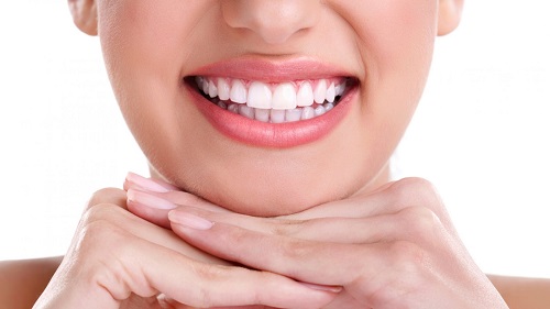 Trồng răng giả có niềng được không? Chuyên gia tư vấn 1 Trồng răng giả có niềng được không? Chuyên gia tư vấn 1