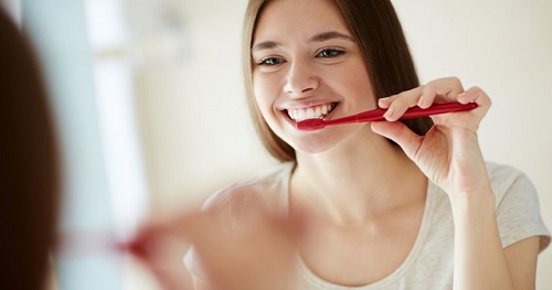 Trồng răng sứ bị đen chân răng - Nguyên nhân do đâu 3 Trồng răng sứ bị đen chân răng - Nguyên nhân do đâu 3